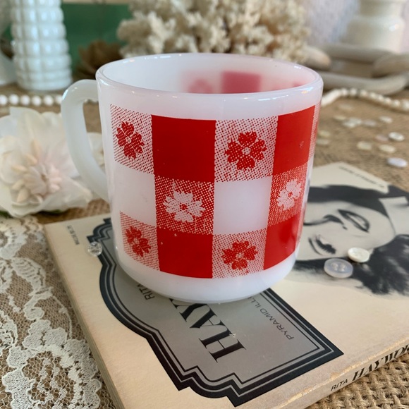Vintage Milk Glass Mug 💌 - Picture 5 of 12